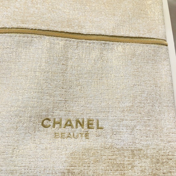 Chanel Cosmetic Bag ! - Picture 8 of 8